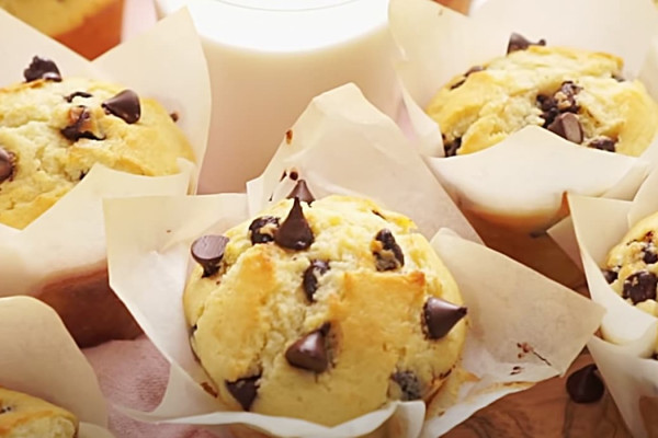 Chocolate Chip Muffin Recipe - How To make Muffins - Easy Muffin Recipe