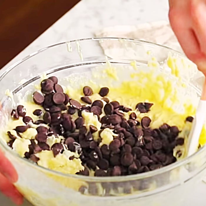 Easy Muffin Ideas - Homemade Muffin Recipe - Chocolate Chip Ideas