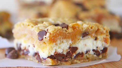Chocolate Chip Cookie Cheesecake Bar Recipe | DIY Joy Projects and Crafts Ideas