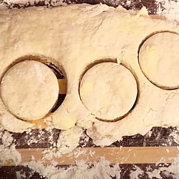 Easy Buttermilk Biscuits Recipe - How To make Biscuits - Cracker Barrel Recipe