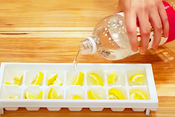 How To Make Garbage Disposal Ice And Lemon Bombs - Easy Garbage Disposal Cleaners - DIY Cleaning Hacks