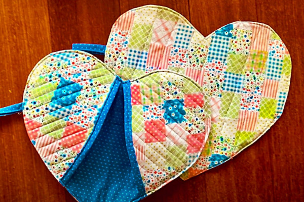 How To Sew Heart Shaped Oven Mitts - Easy Oven Mitt Pattern - Easy Sewing Ideas