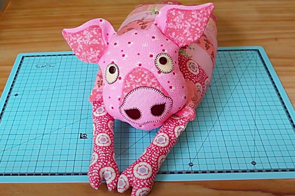 How To Make A Patchwork Pig - Easy Homemade Toy - Free Patchwork Pig Pattern