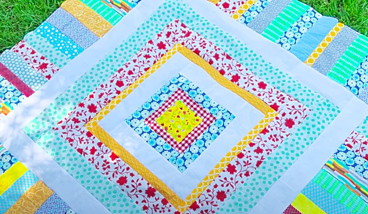 How To Make A One-Day Scrappy Quilt | DIY Joy Projects and Crafts Ideas