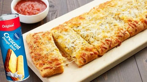 5-Ingredient Crescent Cheesy Bread Recipe | DIY Joy Projects and Crafts Ideas