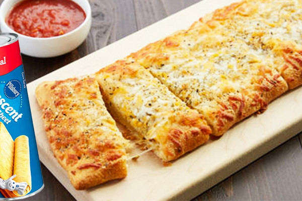 5-Ingredient Crescent Cheesy Bread Recipe - Canned Crescent Roll Recipes - Cheesy Bread Recipes