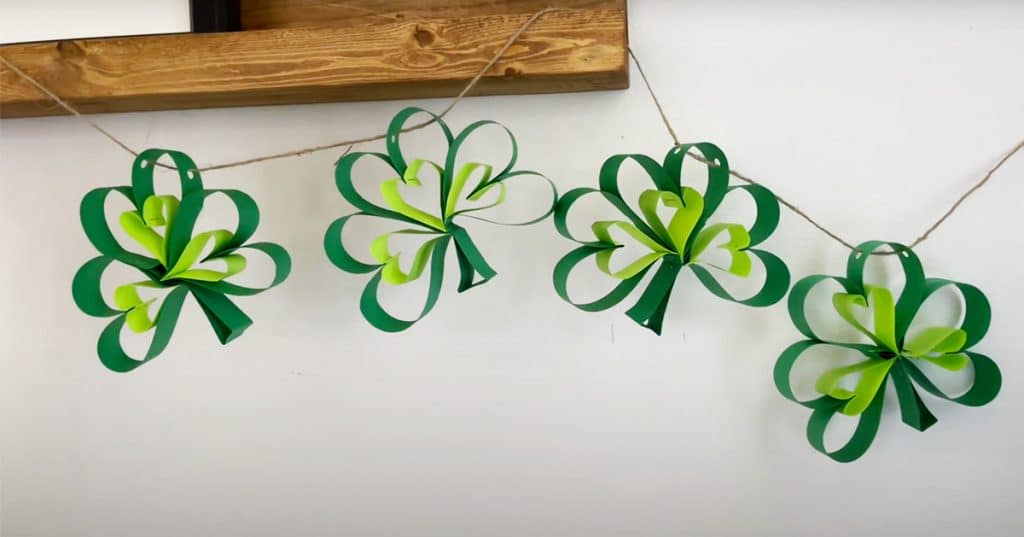 DIY Shamrock Garland - St. Patricks Day Crafts - DIY Paper Crafts