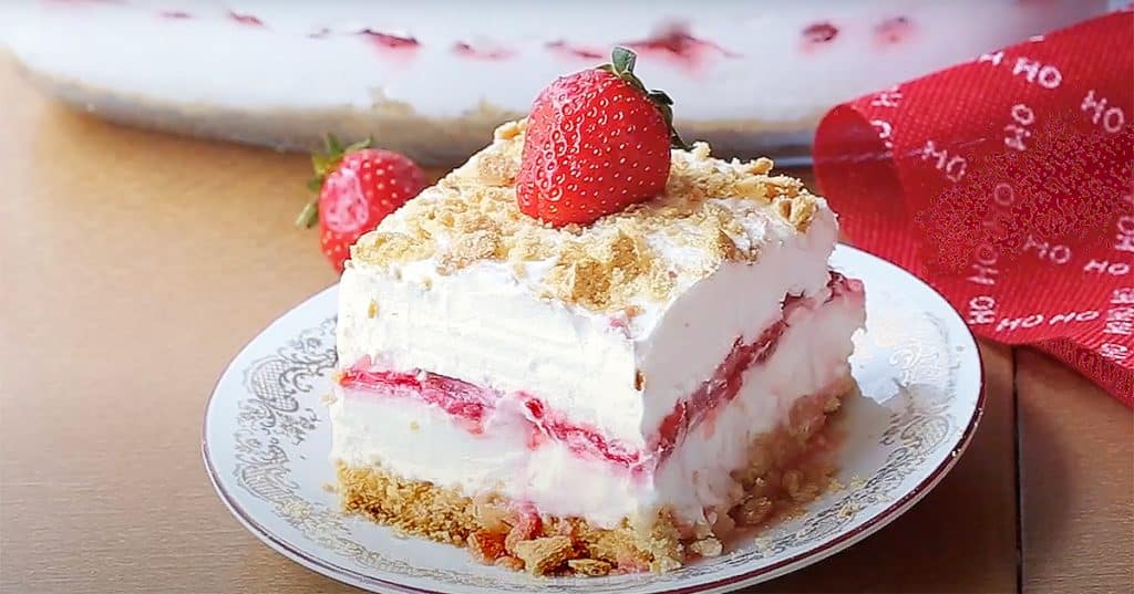 Easy No-Bake Strawberry Cheesecake Lasagna Recipe - No Bake Recipes - Cheesecake Recipes