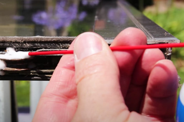 How To Lubricate A Sliding Glass Door - Easy Ways To Lubricate Sliding Doors