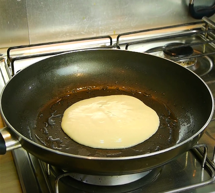 Life Hack To Make Pancakes From a Bottle - DIY Pancake in a Bottle