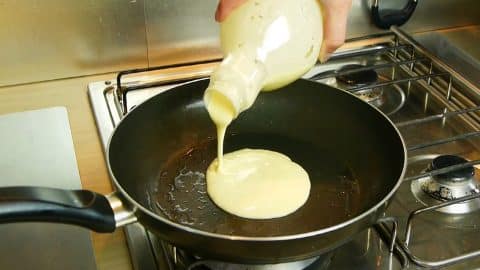How To Make The Perfect Pancake From A Bottle | DIY Joy Projects and Crafts Ideas