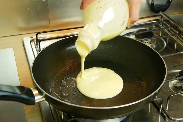How To Make The Perfect Pancake From A Bottle - DIY Pancake Maker