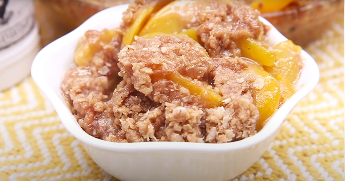 Old Fashioned Peach Crisp Recipe | DIY Joy Projects and Crafts Ideas