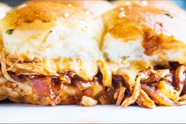 Pull Apart BBQ Chicken Sliders Recipe - BBQ Sliders - Chicken Sliders Recipe