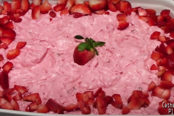 Vintage Strawberry Delight Salad Recipe - Strawberry Desserts - Vintage Desserts