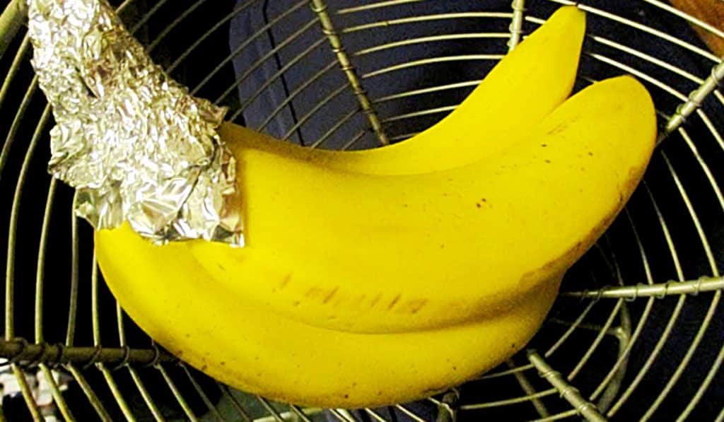 How To Keep Bananas Fresh With Aluminum Foil - Easy Produce Hacks - Aluminum Foil Hacks