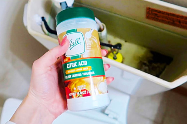 How To Keep A Bathroom Smelling Fresh - Bathroom Hacks - Easy Cleaning Ideas
