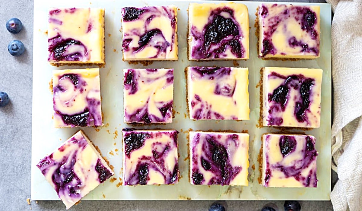 Blueberry Cheesecake Swirl Bars Recipe | DIY Joy Projects and Crafts Ideas