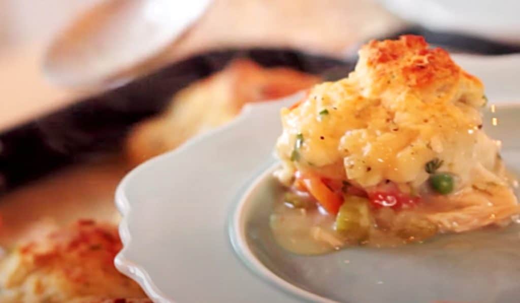 Beth's Chicken And Biscuit Casserole Recipe - How To Make Chicken And Biscuit Casserole - Easy Casserole Recipes