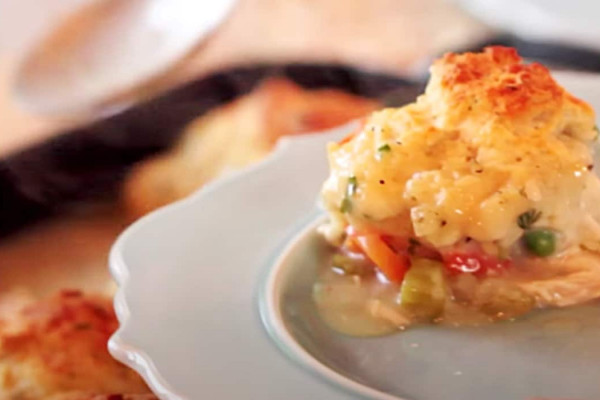 Beth's Chicken And Biscuit Casserole Recipe - How To Make Chicken And Biscuit Casserole - Easy Casserole Recipes