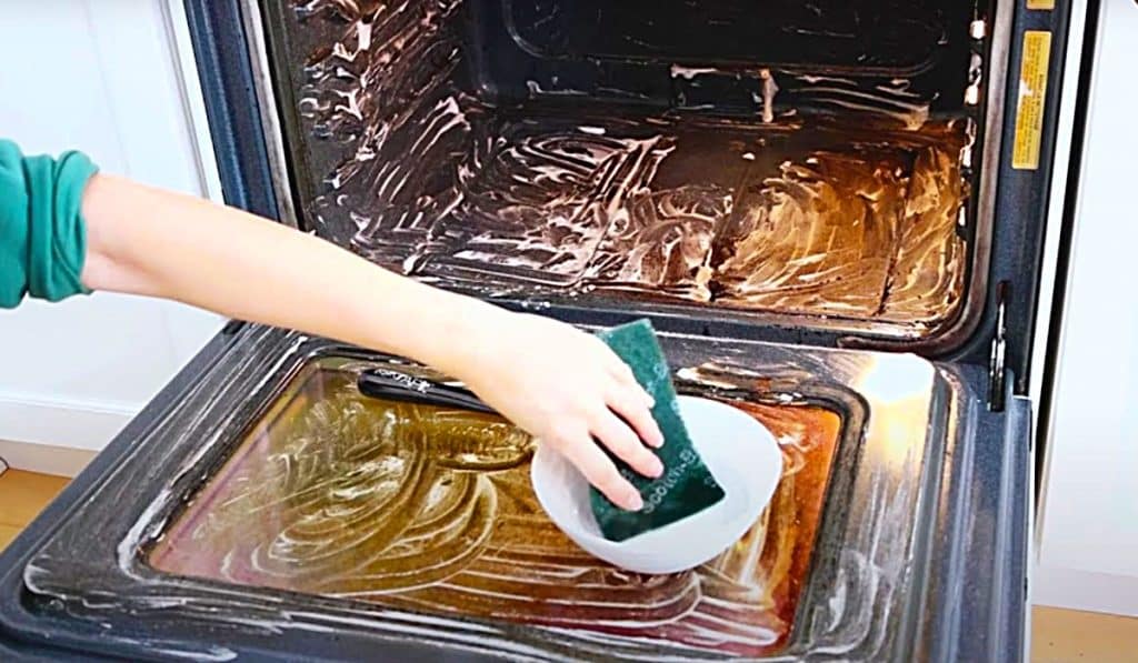 How To Clean A Non Self Cleaning Oven - Easy Oven Cleaning - Natural Oven Cleaner