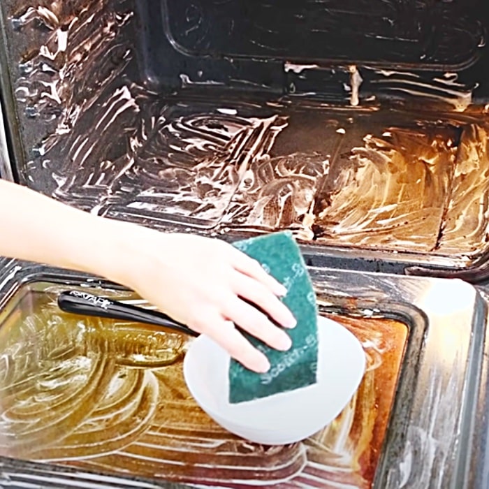 Easy Cleaning Ideas - Oven Cleaning Hack - Easy Cleaning Ideas