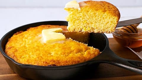 20-Minute Tender Cheesy Cornbread Recipe | DIY Joy Projects and Crafts Ideas