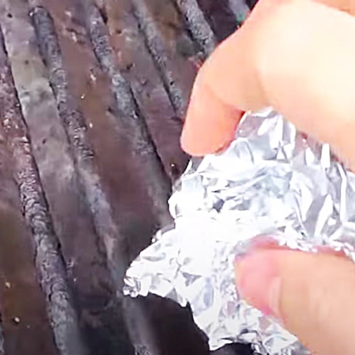 Grill Cleaning Ideas - How To Clean Grill Stats - Easy BBQ Cleaning Ideas