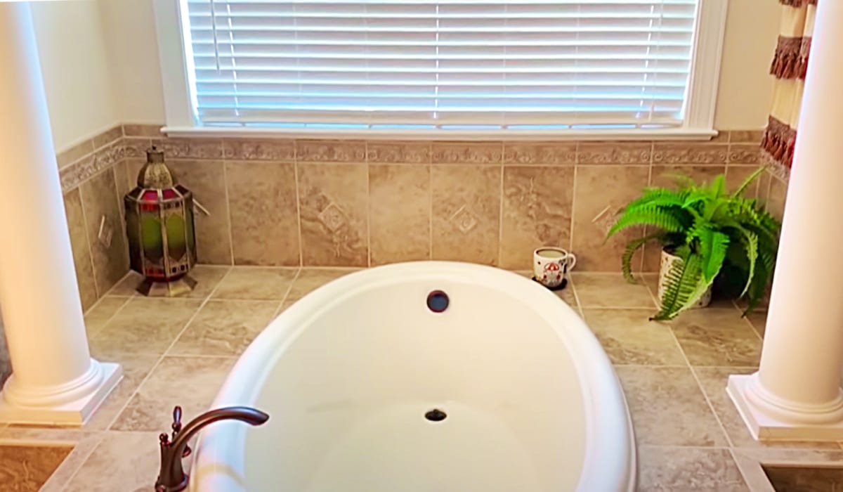 How To Maintenance Clean A Garden Tub | DIY Joy Projects and Crafts Ideas