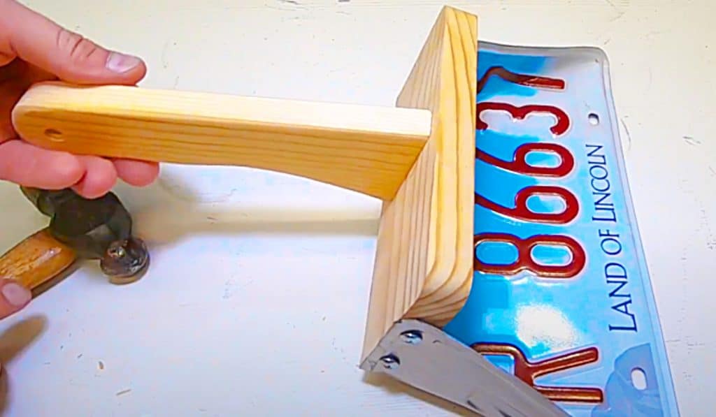 How To make A Dustpan From A License Plate - Easy Woodworking Project - Recycled License Plate Idea