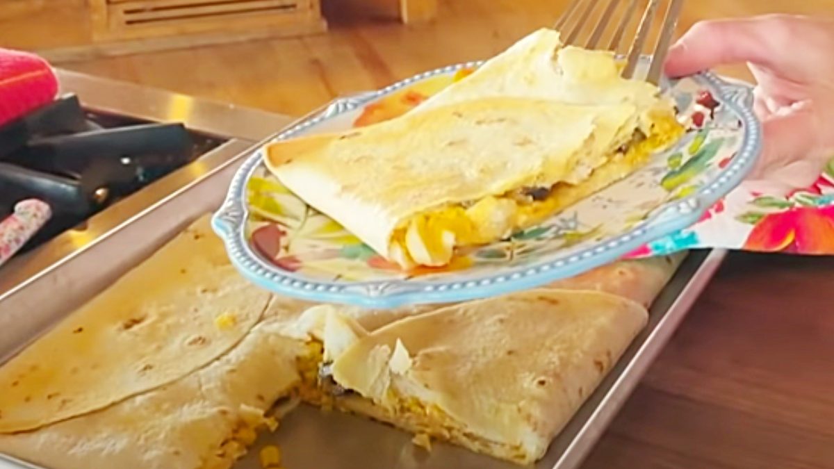 Ree Drummond's Chicken Chili Sheet Pan Quesadilla