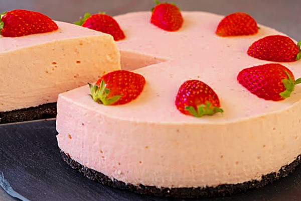 No Bake Strawberry Cheesecake Recipe - Easy Cheesecake Ideas - How To Make A No Bake Cheesecake