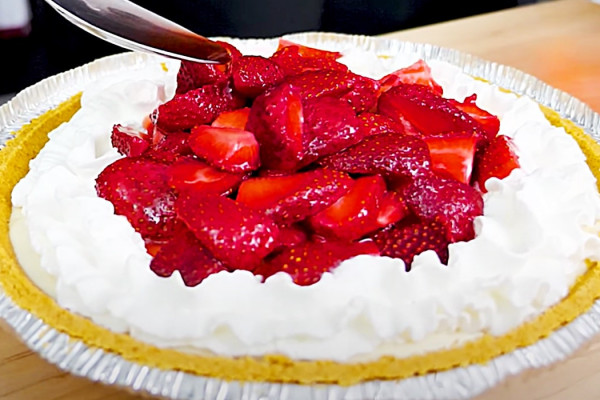 Strawberry Cream Pie Recipe - Easy Dessert Ideas - How To Make a Strawberry Pie