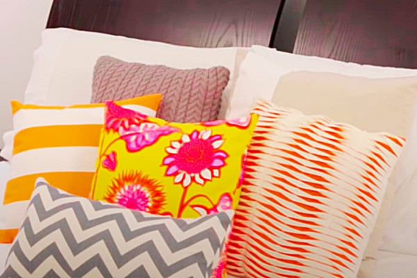 How To Make An Easy Throw Pillow - Easy Sewing Projects - Easy DIY Throw Pillow