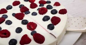 15-Minute No Bake Berry Cake Recipe