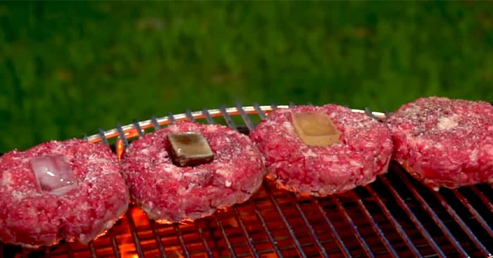 How to Use Ice Cubes to Make The Perfect Hamburger | DIY Joy Projects and Crafts Ideas