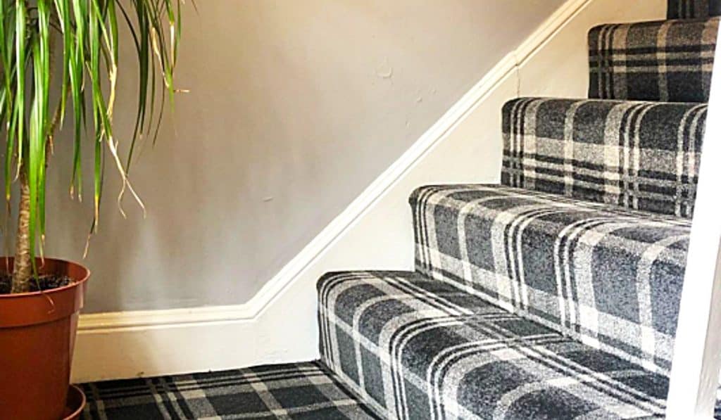 How To Clean Stair Carpets In Under Ten Minutes - Easy Stair Cleaning Method - How To Clean Carpet On Stairs