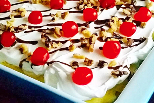Banana Split Cake Recipe - Easy No Bake Cake - Icebox Cake Recipe