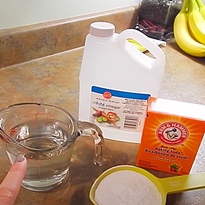 Vinegar And Baking Soda Hacks - Easy Cleaning Hacks - How To Clean Mold