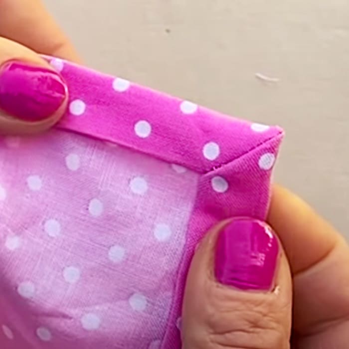 How To Sew Perfect Corners - Easy Sewing Hacks - Fun Sewing Ideas