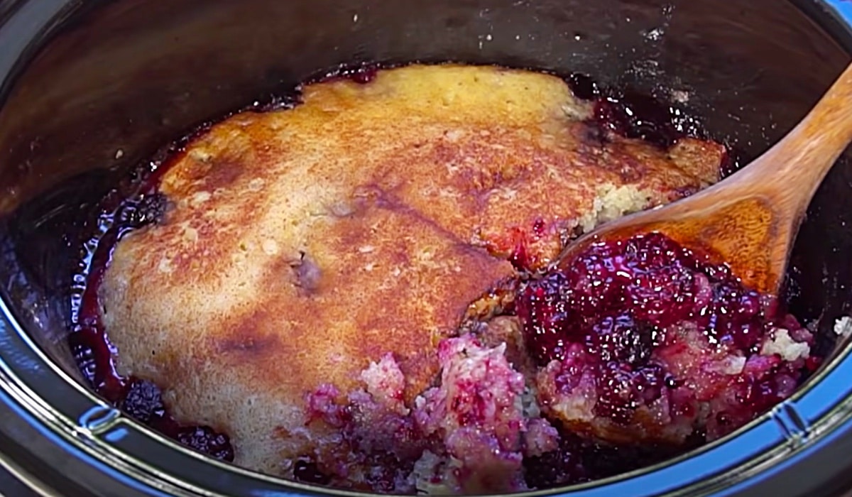 Crockpot Cobbler With Blackberries Recipe | DIY Joy Projects and Crafts Ideas