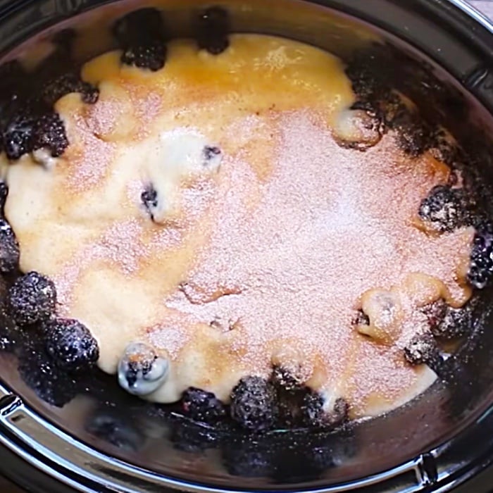 Crockpot Blackberry Cobbler Recipe - Easy Crockpot Recipes - Crockpot Dessert Ideas