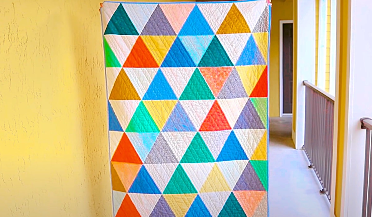 How To Make An Easy Beginner’s Quilt | DIY Joy Projects and Crafts Ideas