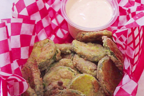 Copycat Hooters Air Fryer Pickles - Easy Snack Ideas - Air Fryer Recipes