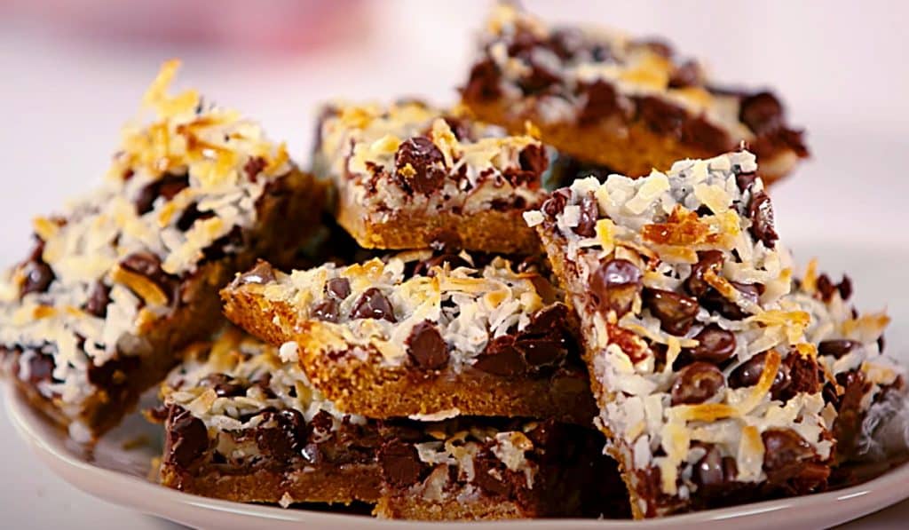 Hollo Dolly Bars Recipe - Easy Candy Bars - Homemade Candy Recipe
