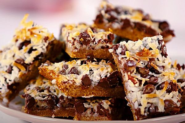 Hollo Dolly Bars Recipe - Easy Candy Bars - Homemade Candy Recipe