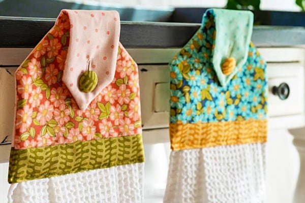 How To Make A Hanging Loop Towel - Easy DIY Towel - DIY Kitchen Decor