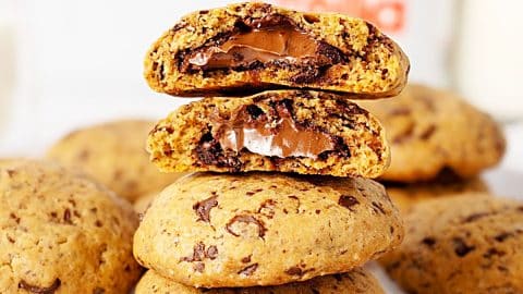 Nutella-Stuffed Chocolate Chunk Cookies | DIY Joy Projects and Crafts Ideas