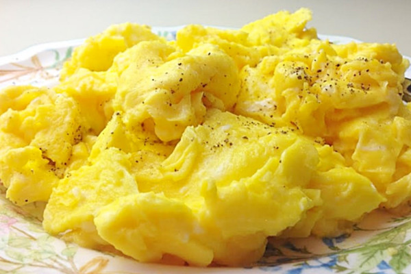 How To Cook Fluffy Scrambled Eggs - Easy Way To Make Eggs - How To Make Perfect Scrambled Eggs