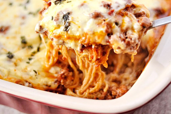 Million Dollar Spaghetti Casserole - Easy Way To Make Spaghetti Casserole - Casserole Recipe Ideas